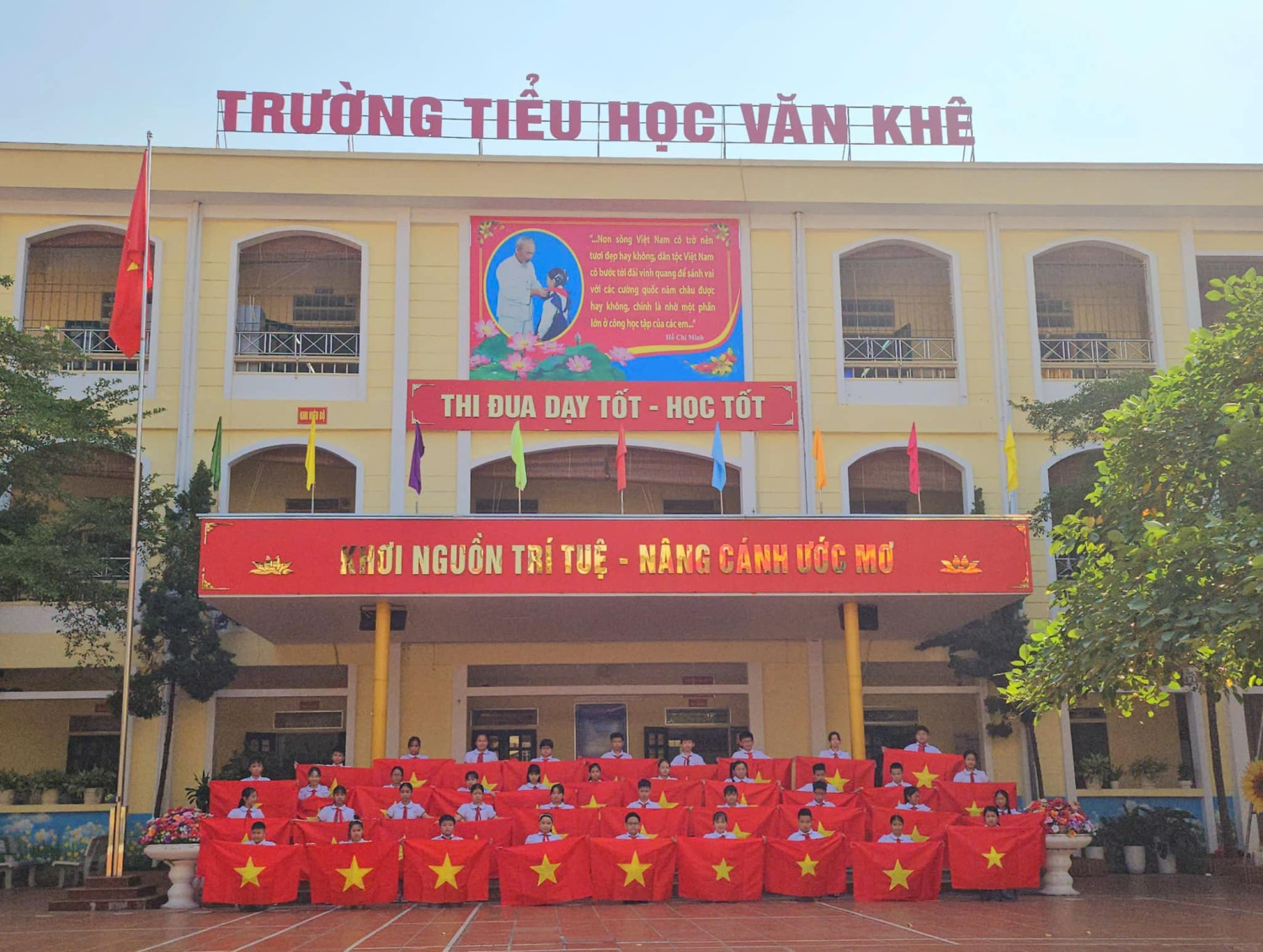 🇻🇳”NGÀN LÁ CỜ TỔ QUỐC VÌ TRƯỜNG SA THÂN YÊU!”